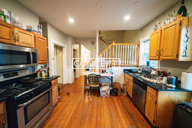 Building Photo - 63 Hillside St