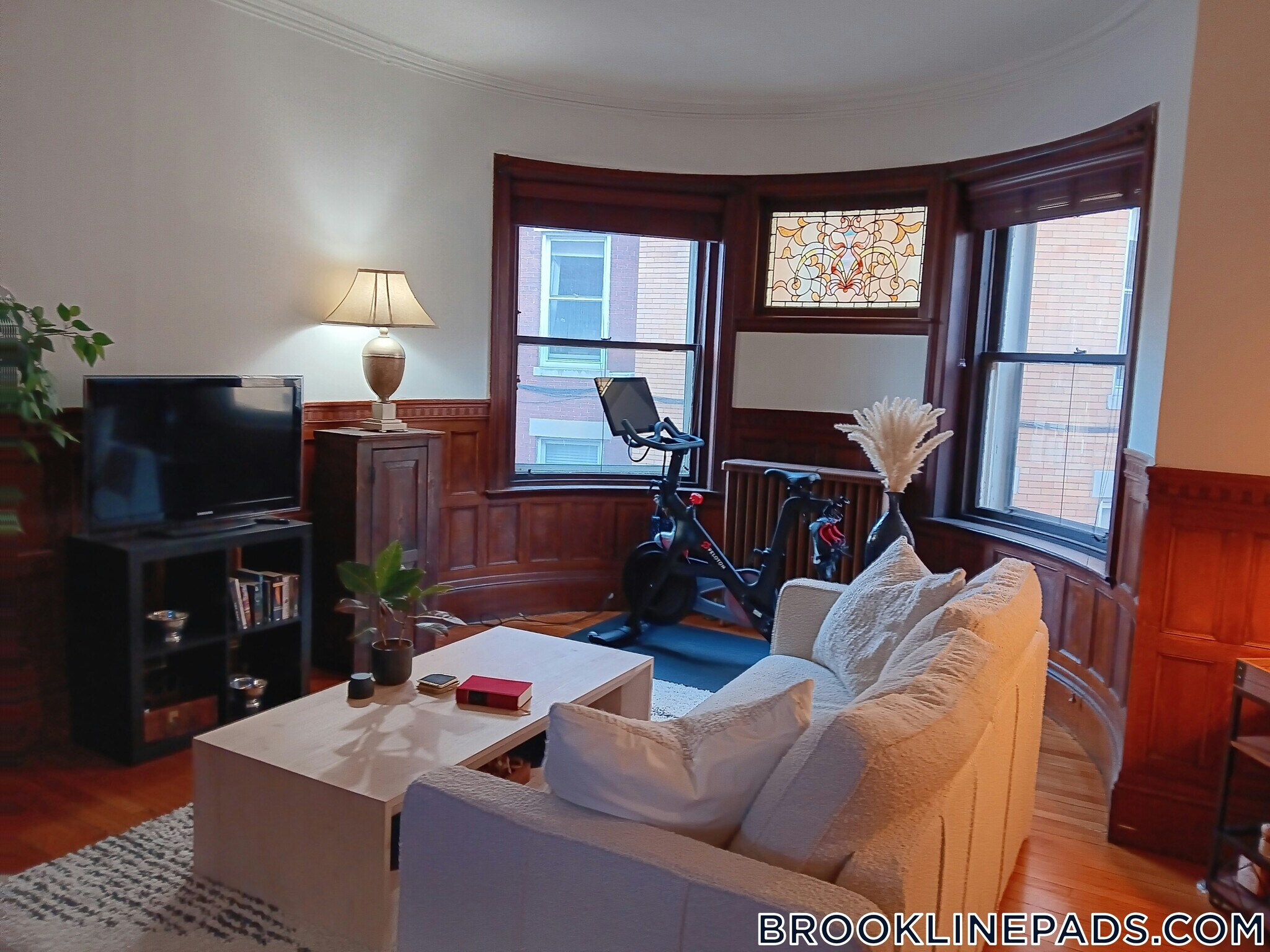 Building Photo - 1748 Beacon St
