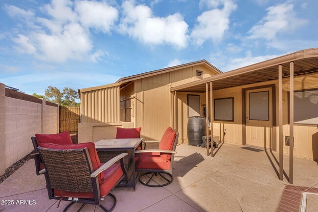 Building Photo - 1511 W Mesquite St