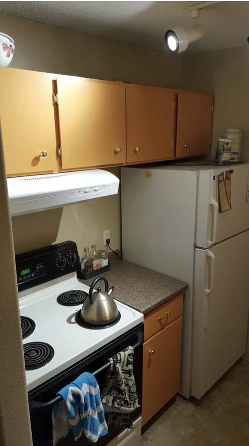 Building Photo - Beautiful 2 Bedroom, 1.5 Bathroom Apartment Available August 1st!