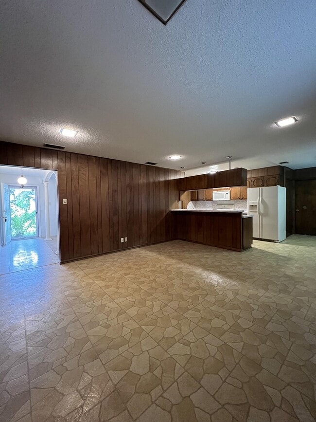 Building Photo - 1735 Donaldson Ave