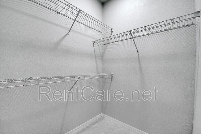 Building Photo - 6005 Westgate Dr