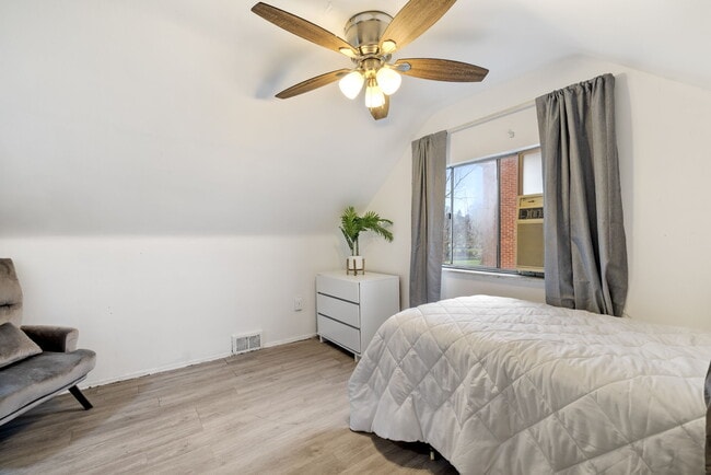 Bedroom 2 - 402 College Park Dr