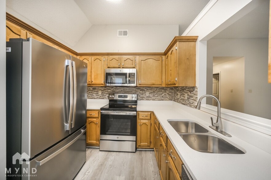 Building Photo - 8418 Regal Bend Dr
