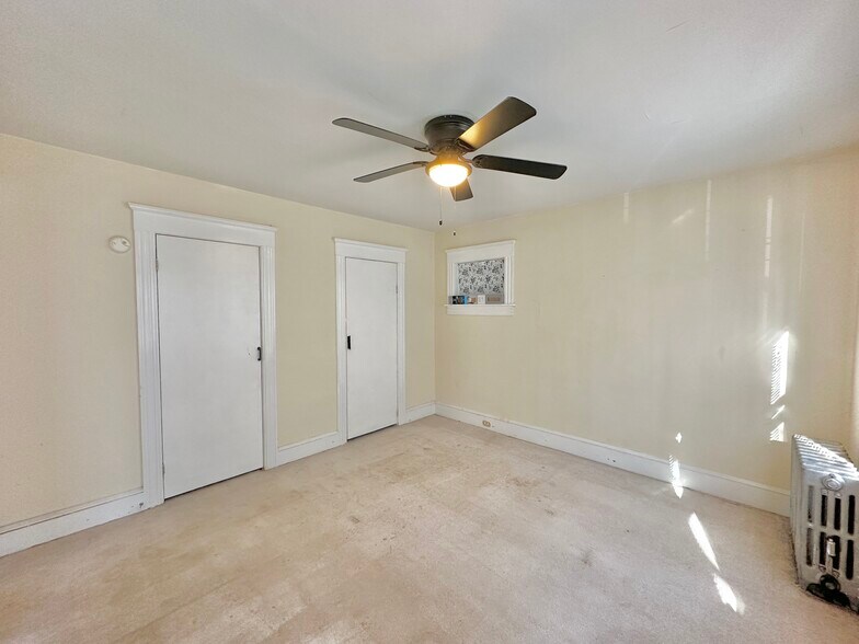 Building Photo - 519 S River St