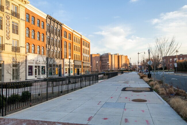 Building Photo - Park Kennedy, 1901 C St SE