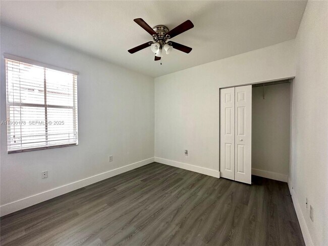 Building Photo - 2933 SE 2nd Dr