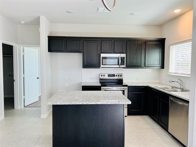 Building Photo - 804 Peaceful Brk Dr