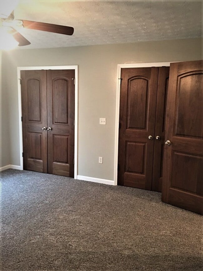 Building Photo - Immaculate Townhouse in Barboursville