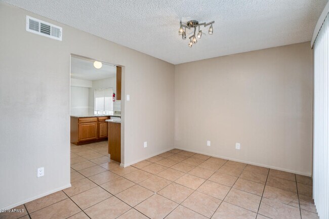 Building Photo - 10640 N 66th Ave