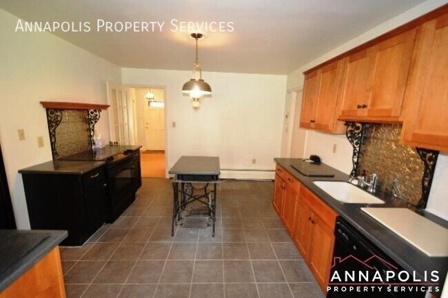 Building Photo - 208 Avondale Cir