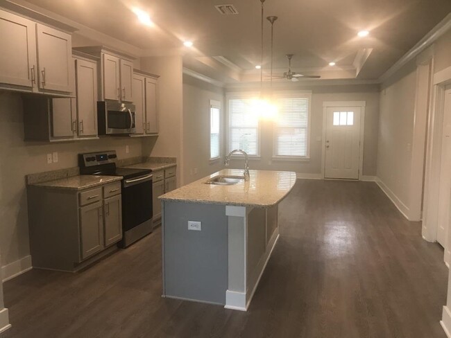 Building Photo - 456 Pemberton Ln