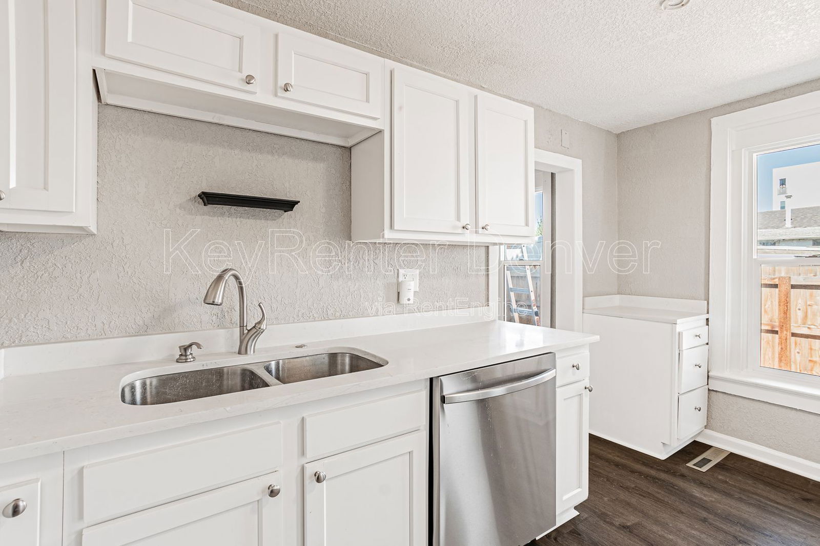 Building Photo - 4768 Vine St