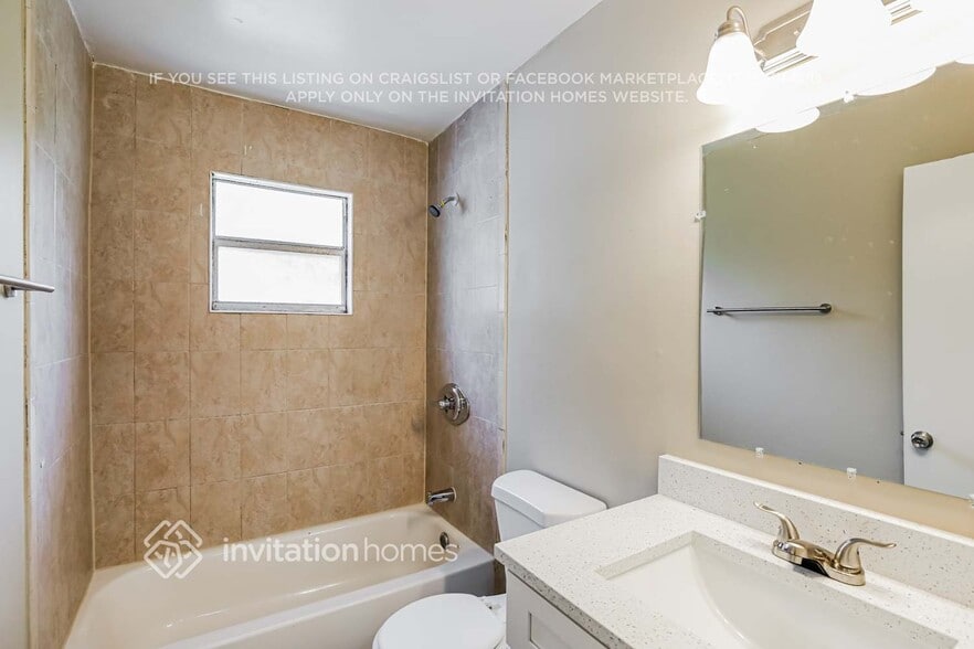 Building Photo - 1220 NW 89th Dr