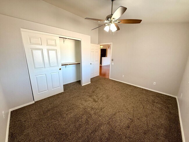 Building Photo - Custom 3 Bedroom, 2.5 Bath Home w/Bonus Ro...