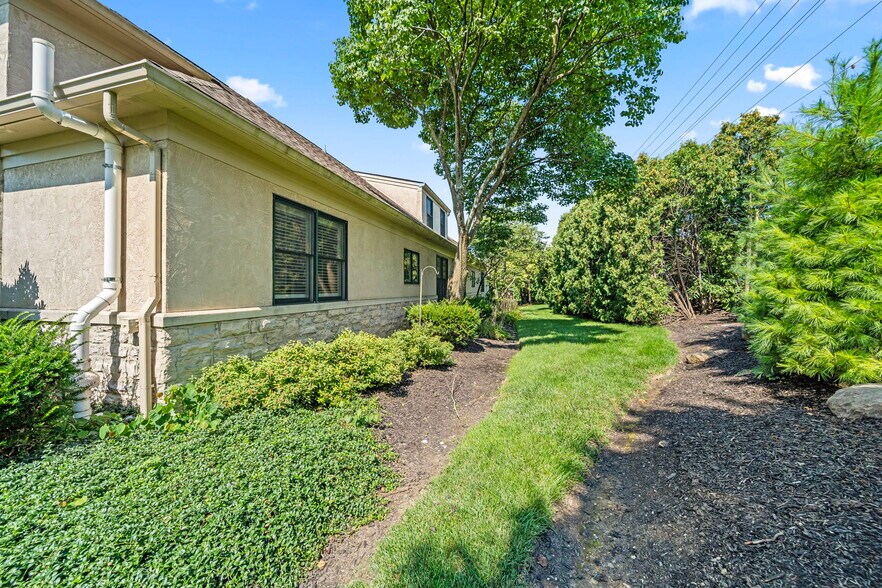 Building Photo - 4939 Stonehaven Dr