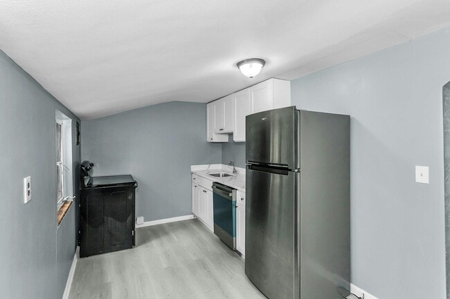 Building Photo - 95 E Shore Dr