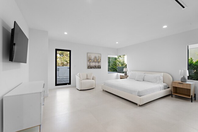 Building Photo - 201 Bedford Dr