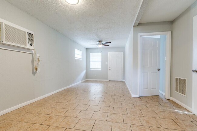 Building Photo - 4812 Cruse Rd