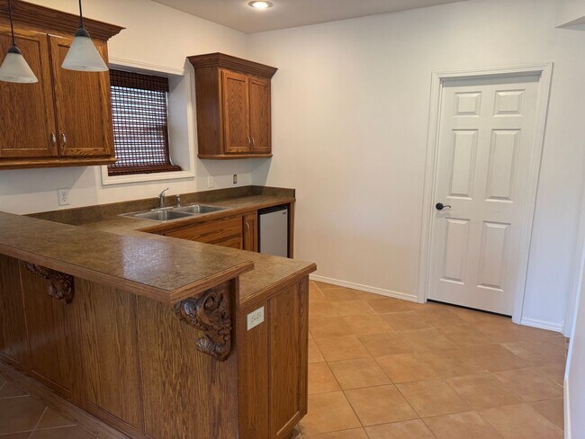 Building Photo - 5 Bedroom | 3 Bathroom | 3 Car Garage | Wa...