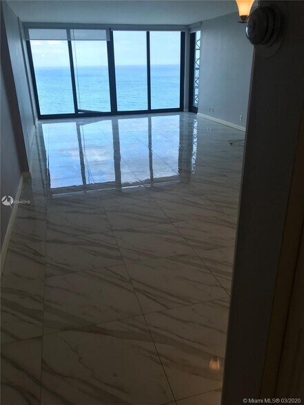 Building Photo - 2201 S Ocean Dr