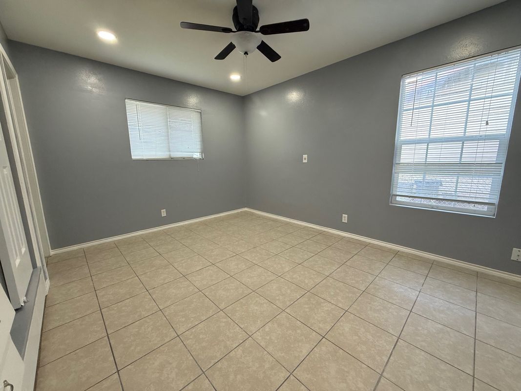 Building Photo - 3730 La Sabre Dr