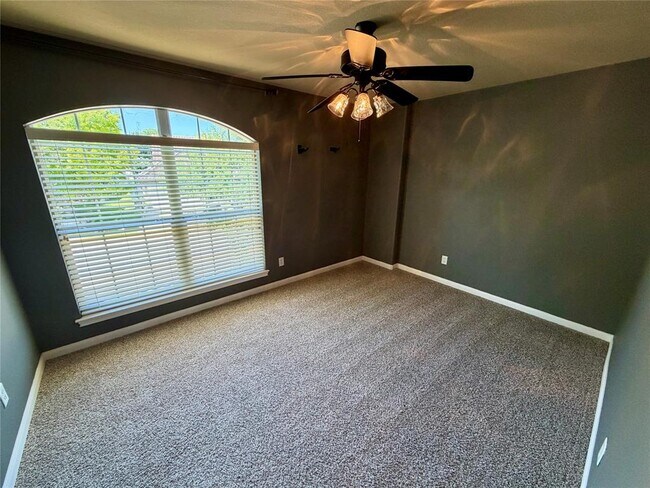 Building Photo - 3713 Broadwinged Hawk Cove