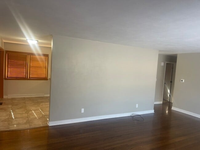 Building Photo - 3303 Greenwood Ave