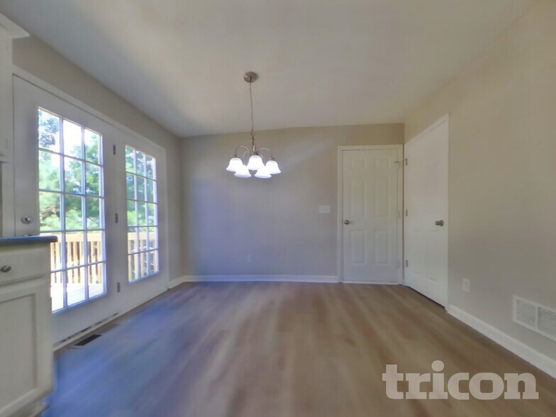 Building Photo - 504 Hillcrest Cross Rd