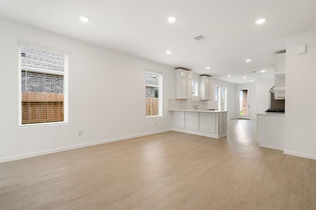 Building Photo - 6742 Sunset Velvet Dr