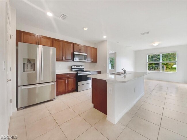 Building Photo - 131 NE 23rd Pl