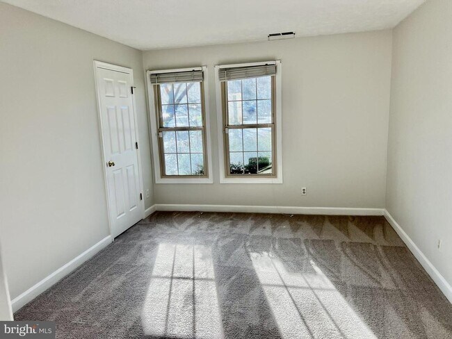 Building Photo - 12002 Ridge Knoll Dr