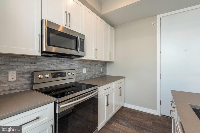 Building Photo - 1340 S 13th St