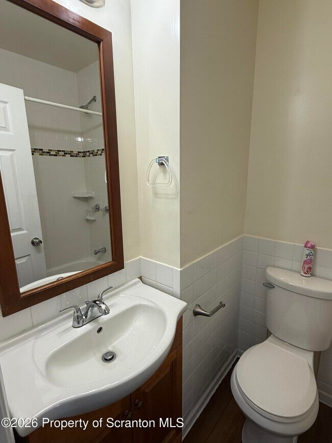 Building Photo - 1042 Taylor Ave