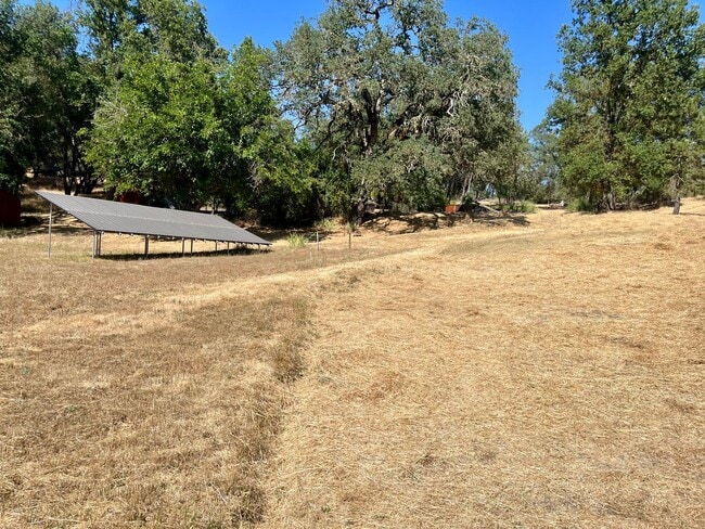 Building Photo - Beautifully Remodeled 3 bedroom 1 bath hom...