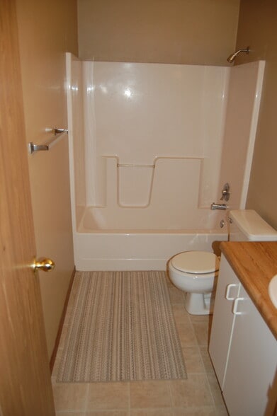 Bathroom - 4945 Walker Ave