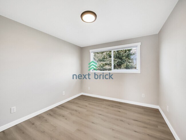 Building Photo - Beautiful 3 beds, 1 bath Single Family Home is available for Rent in Renton!