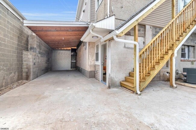 Building Photo - 4 1st St