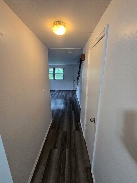 Building Photo - 6538-6552-6552 Conway Dr