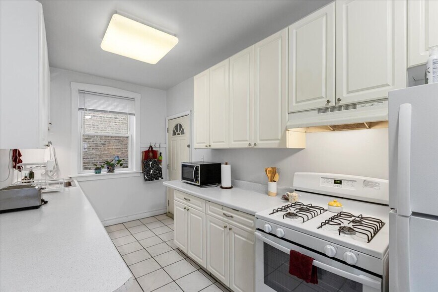 Building Photo - 6654 N Newgard Ave