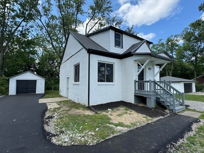 Building Photo - 1030 N Old State Rd 49