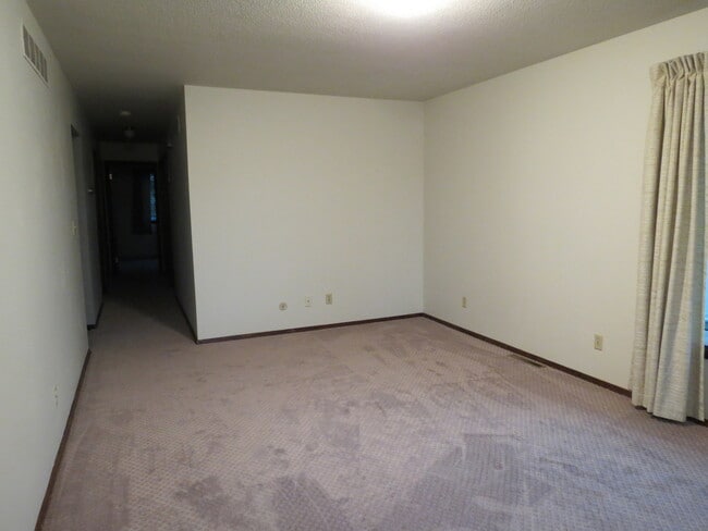 Building Photo - 3 BEDROOM | 2 BATH | SPACIOUS RAPID VALLEY...