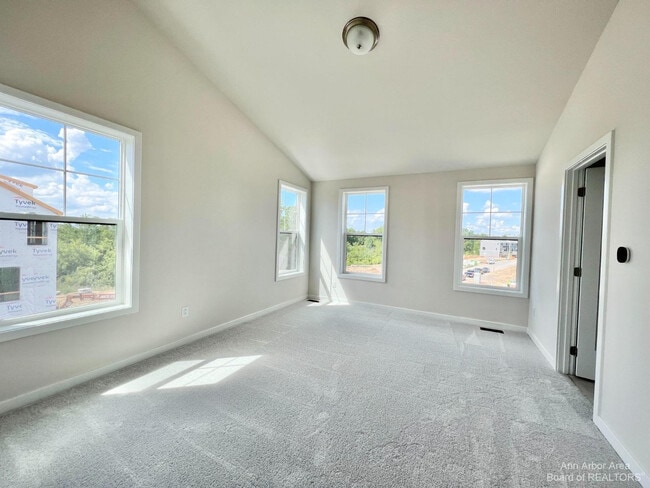 Building Photo - 2875 Rayfield Ave