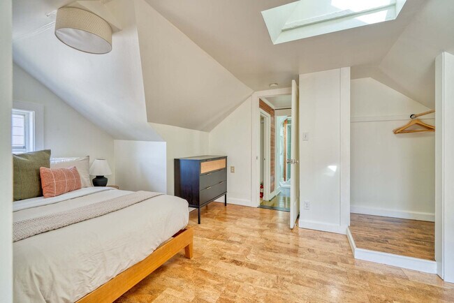 Building Photo - 1235 N Prescott St