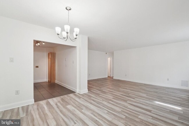Building Photo - 2059 Huntington Ave