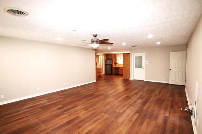Building Photo - 3107 Moor Dr