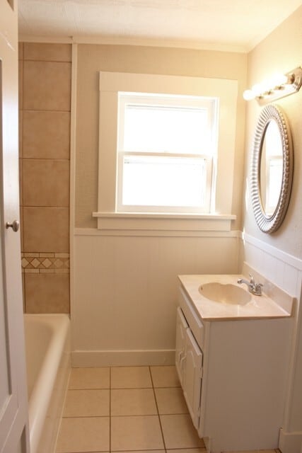 Building Photo - Charming 1.5-Story Home in Winfield – 3 Be...