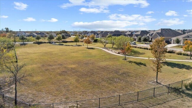 Building Photo - 908 Knowles Dr