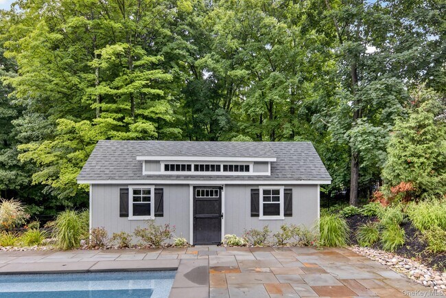 Building Photo - 11 Sky View Ct