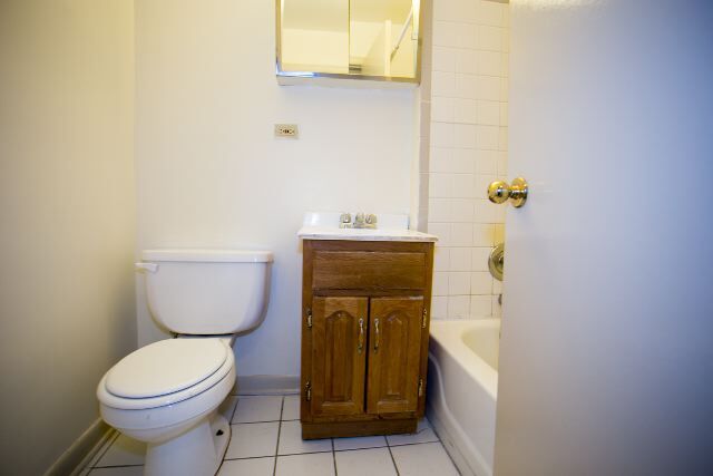 Building Photo - 5746 N Winthrop Ave